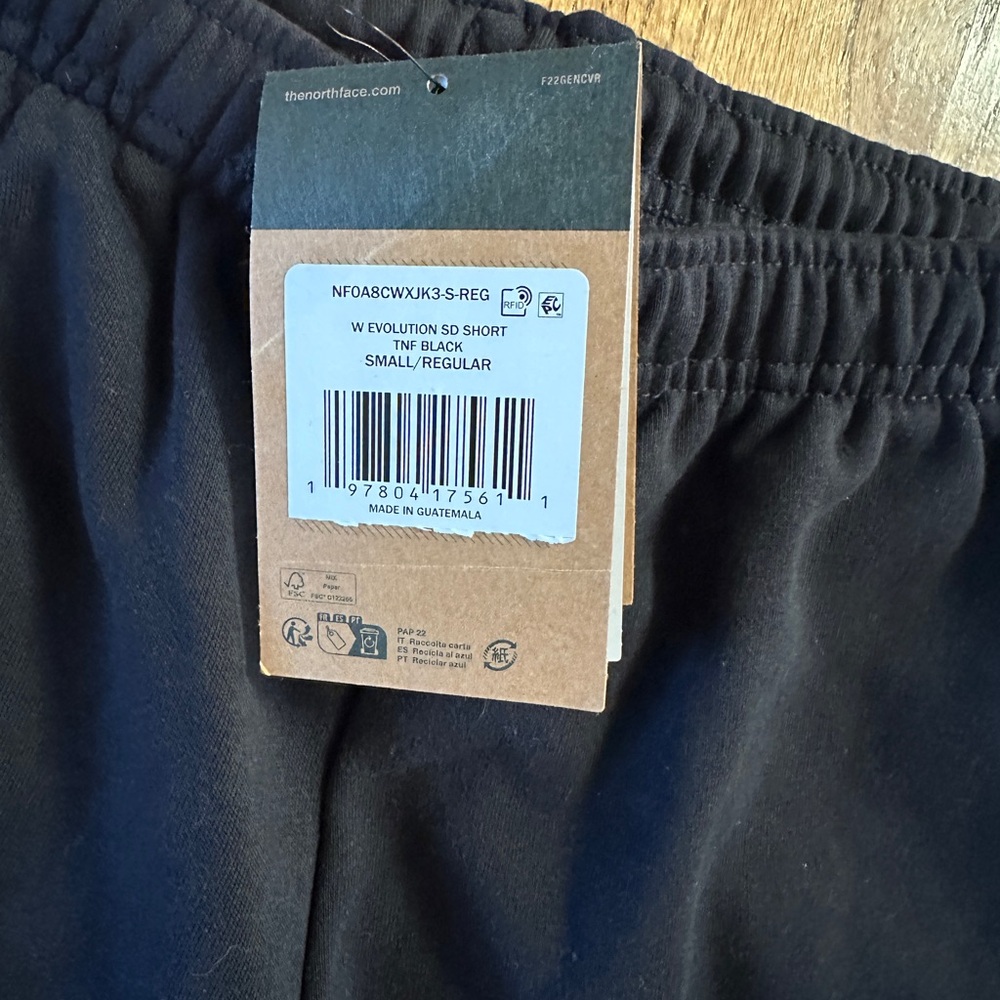 NWT THE NORTH FACE WOMENS EVOLUTION SHORTS Classic Athletic Trendy - Picture 2 of 3